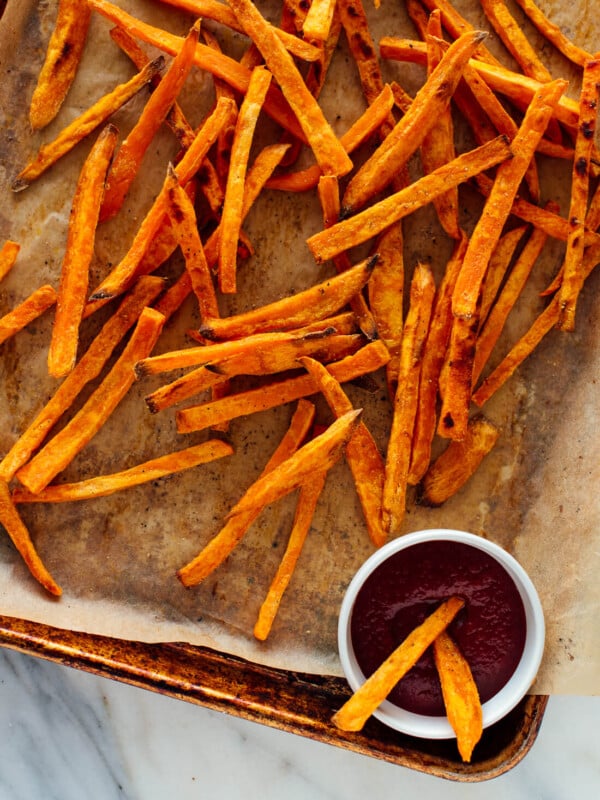 crispy baked sweet potato fries with ketchup