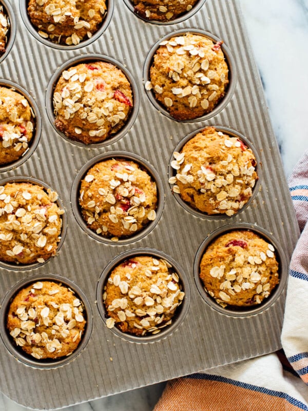 healthy strawberry muffins