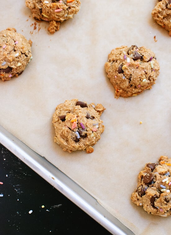 Gluten-free peanut butter everything cookies! cookieandkate.com