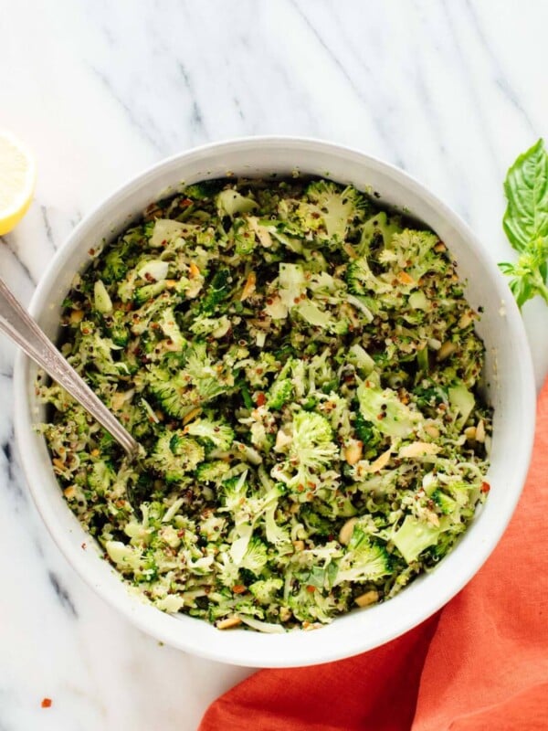 This mayo-free quinoa broccoli slaw recipe is a fun twist on an old classic! It's vegan and gluten free, too. cookieandkate.com