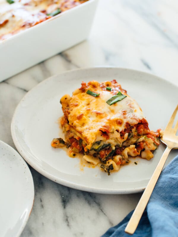 My favorite vegetable lasagna recipe, made with zucchini, bell pepper, carrots and spinach! No one will miss the meat in this #vegetarian #lasagna.